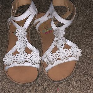 Girl white flowered sandals